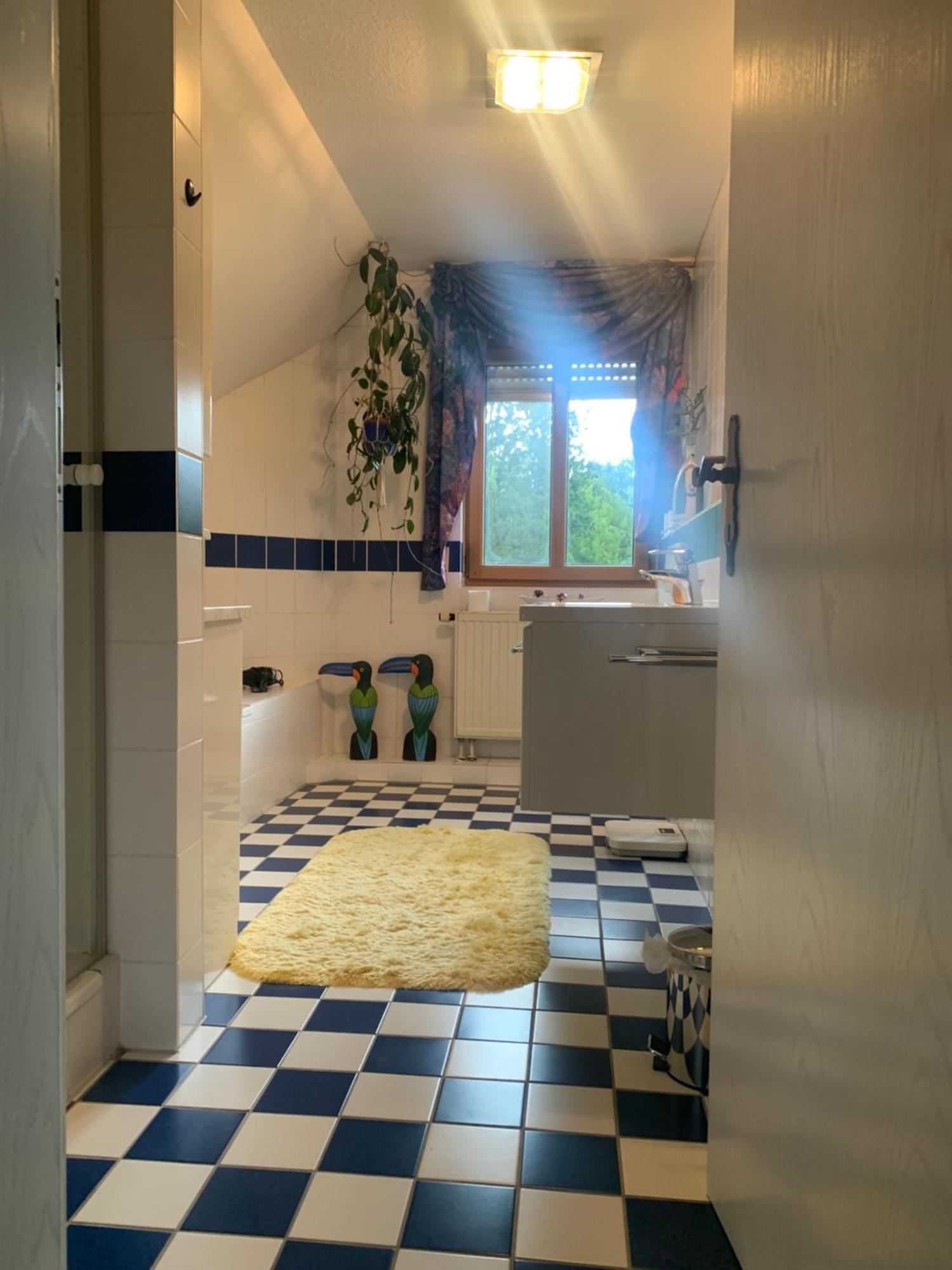 Sonniges Dachzimmer Feucht Eksteriør billede